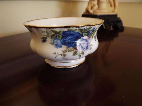 BEAUTIFUL ROYAL ALBERT 'MOONLIGHT ROSE' TEA SET SIZE SUGAR BOWL - LOVELY !
