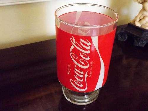 R1.00 START COLLECTORS VINTAGE LARGE RED AND WHITE  750ml COCA-COLA  COLLECTORS FOOTED DISPLAY GLASS