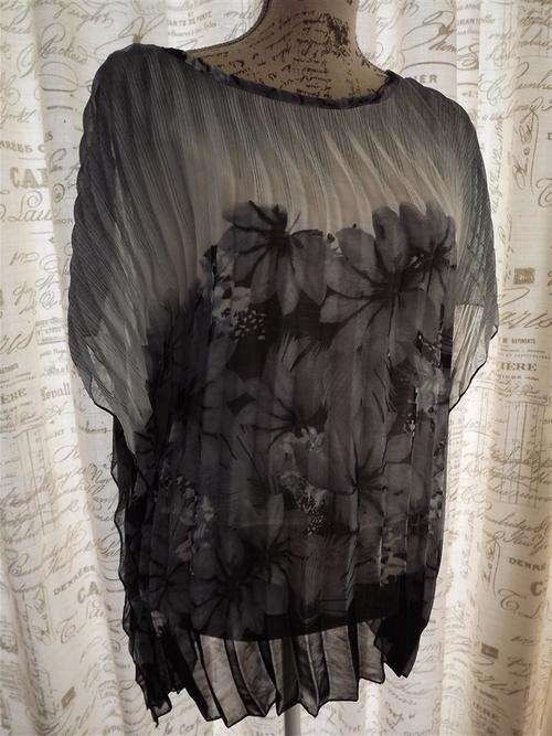 R1.00 start ! LADIES BLACK , WHITE AND CHARCOAL  CHIFFON PRINTED PLEATED BLOUSE  -LARGE