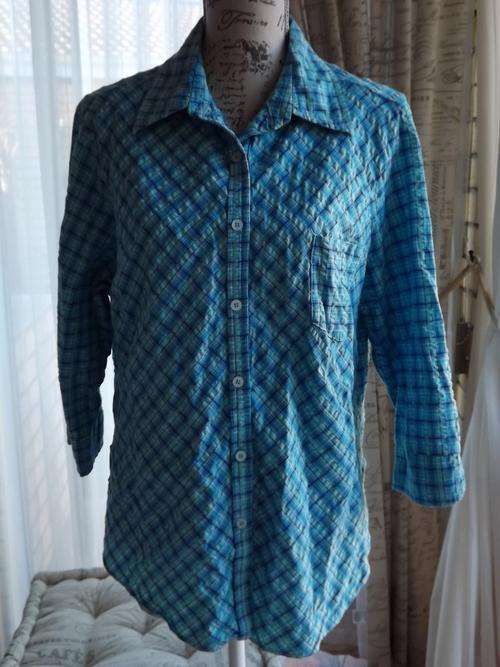 R1.00 start LADIES  TRUWORTHS 'OUTBACK RED'   BUTTONED 3/4 SLEEVE TOP  -SIZE 40
