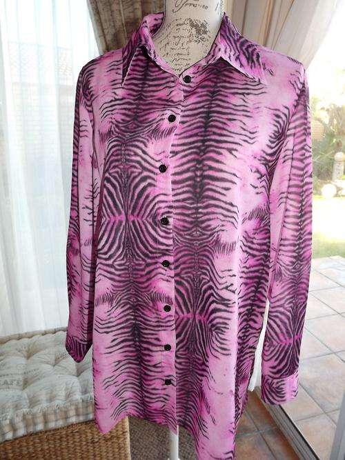 R1.00 start BEAUTIFUL 'RHAPSODY' DESIGN LADIES PINK AND BLACK ANIMAL PRINT WITH LONG SLEEVES-SIZE 36