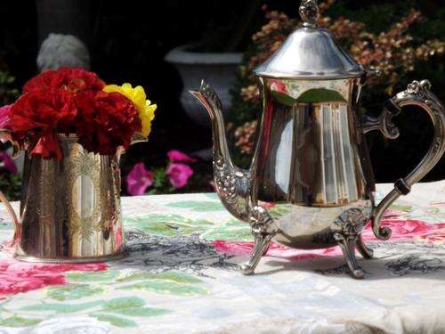 BEAUTIFUL SILVER PLATED TEA POT WITH EMBOSSED TRIM - PERFECT TO COMPLETE YOUR SET