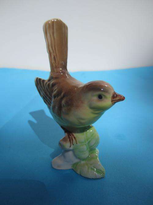 WOW!! Stunning Vintage Bone China (Taiwan) Bird!