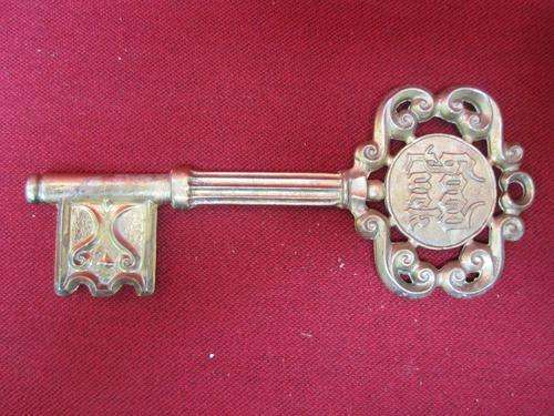 Delightful & Dazzling "GOOD LUCK" 21st Birthday Key! Made in England. Will make a brilliant gift!