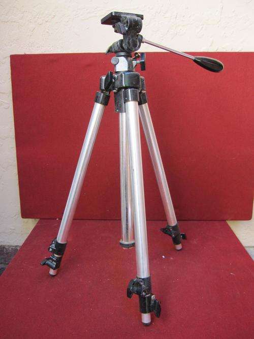 Fabulous Viola 3-SECTIONAL DUAL ELEVATING TRIPOD with Original Box! Made in Japan.