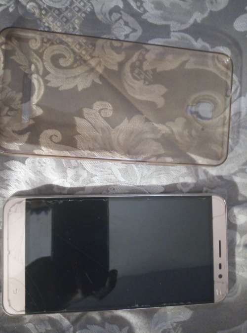 Good condition and quality Hisense F22 5.5 inch 8mp camera smartphone