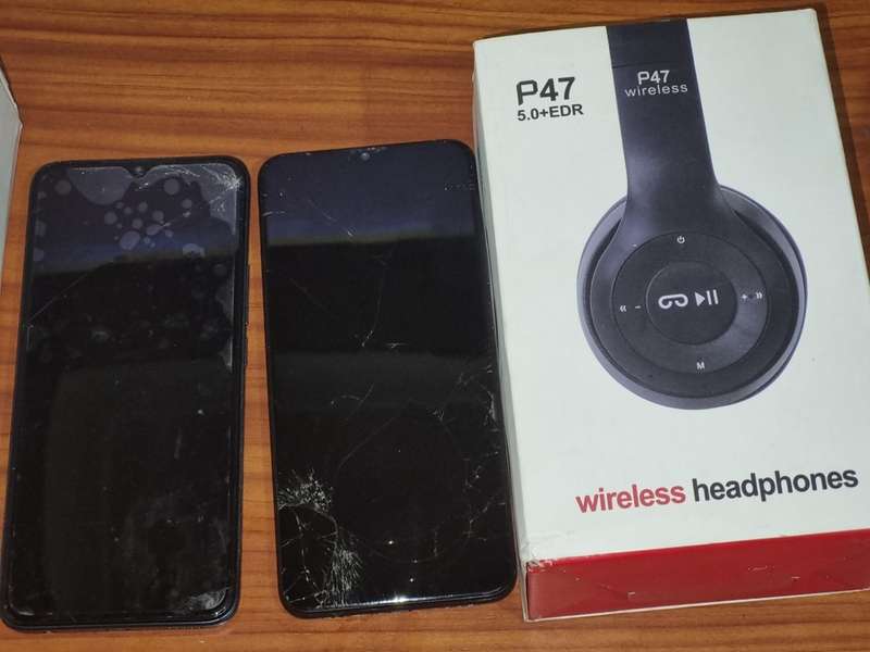 CELLPHONE BUNDLE DEAL  2 CELLPHONES + Android TV Box + Bluetooth  Headphones and Smartwatch