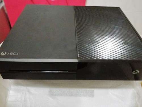 **SPOTLESS**LATEST XBOX 1 500GB WITH BALANCE OF GUARANTEE PLUS SHADOW OF MORDOR GAME