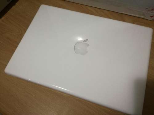 **ORIGINAL APPLE BOX**APPLE MACBOOK A1181 2008/9 MODEL**13'' SCREEN**VERY GOOD CONDITION**