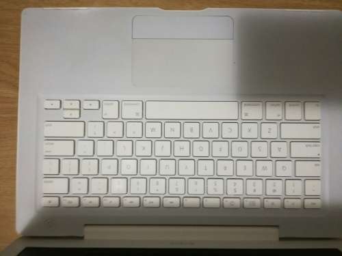 **ORIGINAL APPLE BOX**APPLE MACBOOK A1181 2008/9 MODEL**13'' SCREEN**VERY GOOD CONDITION**