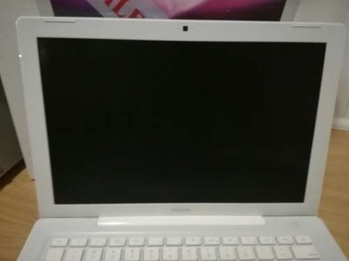 **ORIGINAL APPLE BOX**APPLE MACBOOK A1181 2008/9 MODEL**13'' SCREEN**VERY GOOD CONDITION**