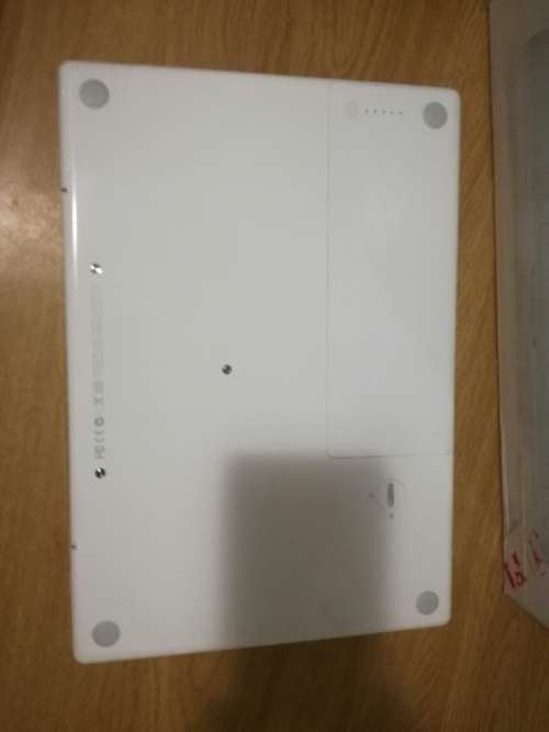 **ORIGINAL APPLE BOX**APPLE MACBOOK A1181 2008/9 MODEL**13'' SCREEN**VERY GOOD CONDITION**