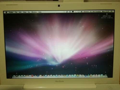 **ORIGINAL APPLE BOX**APPLE MACBOOK A1181 2008/9 MODEL**13'' SCREEN**VERY GOOD CONDITION**
