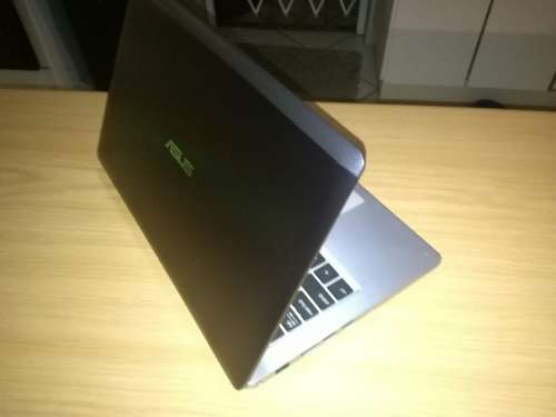 1st*TOUCHSCREEN*ASUS VIVOBOOK X202E*9/10 CONDITION*OFFICE 2016*