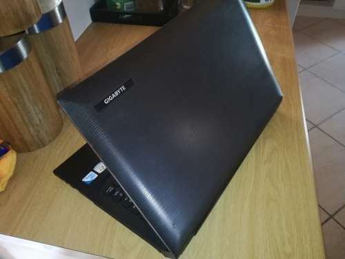 *9/10 CONDITION*GIGABYTE Q1500*INTEL CELERON T3500*4GB DDR3*320 HDD*HD GRAPHICS*