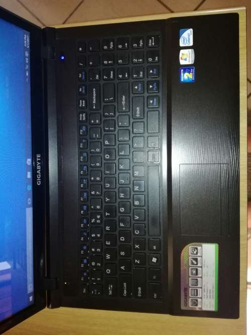 *9/10 CONDITION*GIGABYTE Q1500*INTEL CELERON T3500*4GB DDR3*320 HDD*HD GRAPHICS*