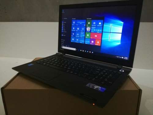 *IMMACULATE*9.5/10 CONDITION*TOSHIBA BLACK C50-1871*5TH GEN*i5-5200u*1000gb HDD*nVIDIA GRAPHICS*