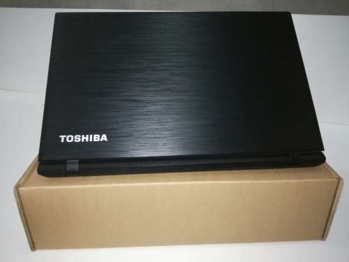 *IMMACULATE*9.5/10 CONDITION*TOSHIBA BLACK C50-1871*5TH GEN*i5-5200u*1000gb HDD*nVIDIA GRAPHICS*