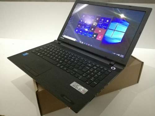 *IMMACULATE*9.5/10 CONDITION*TOSHIBA BLACK C50-1871*5TH GEN*i5-5200u*1000gb HDD*nVIDIA GRAPHICS*