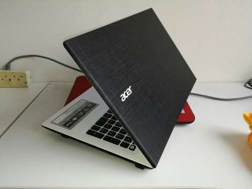 *Brand New Condition*ACER ASPIRE E15*i3-5005U*IN WARRANTY*1000GB*5th Generation*OFFICE2016