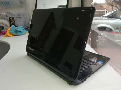 *Beautiful Stylish TOSHIBA L40T*i5-4210M*TOUCHSCREEN*8GB RAM*1000GB HDD*RADEON R7 M260*skullcandy*