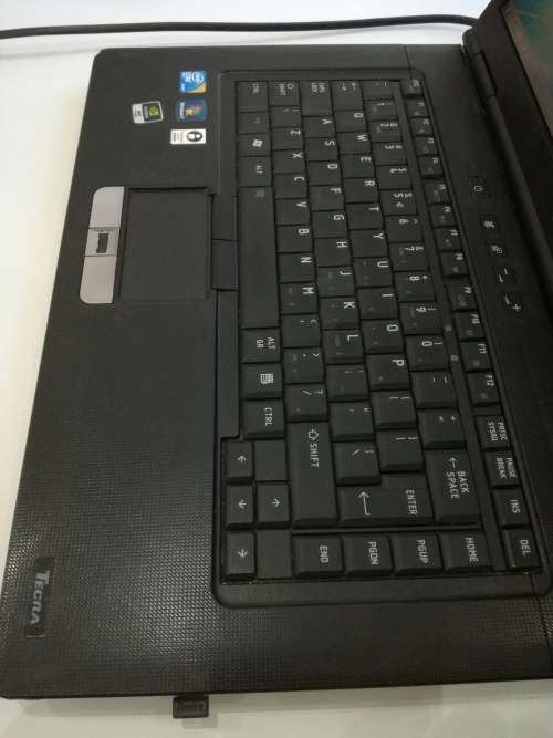 *TOSHIBA TECRA i7*Nvidia NVS 2100M*4GB RAM*320HDD*i7-M640*HD+ DISPLAY*