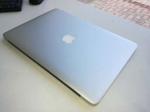 **EXCELLENT**APPLE MACBOOK AIR i5**4GB RAM*183CYCLES!!!*Ultimate Portability& Style*