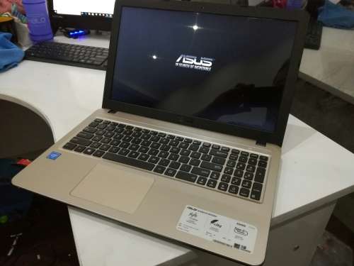 *Good performer*6TH GEN**ASUS X540S*LATEST 6TH GEN CELERON*500GB*TRU2LIFE DISPLAY*4gb RAM*