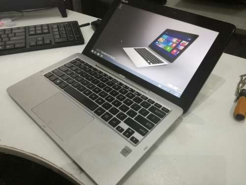 AS NEW*ASUS TRANSFORMER*2 IN 1*INTEL ATOM Z3775*2GB RAM*500GB HDD/32GB SSD*