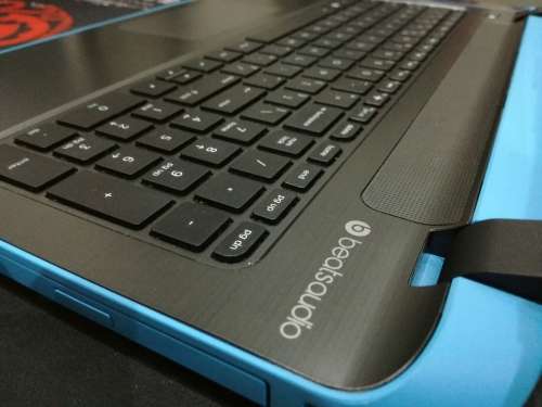 1ST BID TAKES!!!*BEAUTIFUL*HP PAVILION 15*i5-4210U*BEATS AUDIO*R22000 RETAIL*6GB RAM*1000GB HDD
