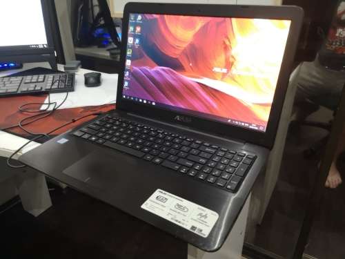 ***THE X SERIES***ASUS X556U*i5-6200u*1000GB*HD DISPLAY*4GB DDR4*SONICMASTER*6TH GEN i5*