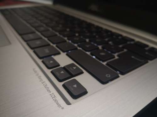 ***INCREDIBLE ULTRABOOK***ASUS ZENBOOK i7*IPS FULL HD*256GB SSD*BACKLIT*i7-3517u*