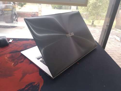 ***INCREDIBLE ULTRABOOK***ASUS ZENBOOK i7*IPS FULL HD*256GB SSD*BACKLIT*i7-3517u*