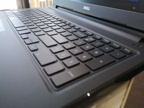 Graphic Design/Gaming*DELL INSPIRON 3576*i7-8550U*8GB*RADEON 520*256GB SSD*FULL HD