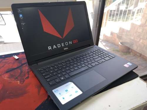 Graphic Design/Gaming*DELL INSPIRON 3576*i7-8550U*8GB*RADEON 520*256GB SSD*FULL HD