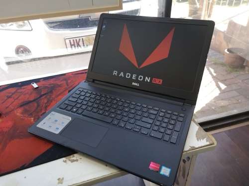 Graphic Design/Gaming*DELL INSPIRON 3576*i7-8550U*8GB*RADEON 520*256GB SSD*FULL HD