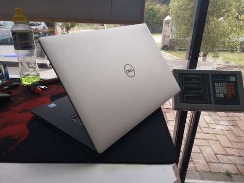 final price drop!TOP OF THE RANGE*DELL PRECISION 5520*i7-7820HQ*32GB DDR4*512GB SSD*QUADRO 4GB*