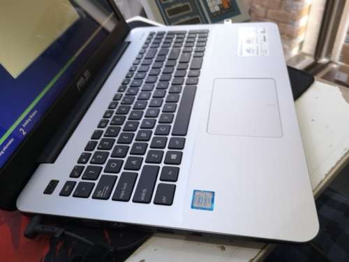 ***THE F SERIES***ASUS F555U*i7-6500u*1000GB*HD DISPLAY*6GB DDR4*SONICMASTER*6TH GEN i7