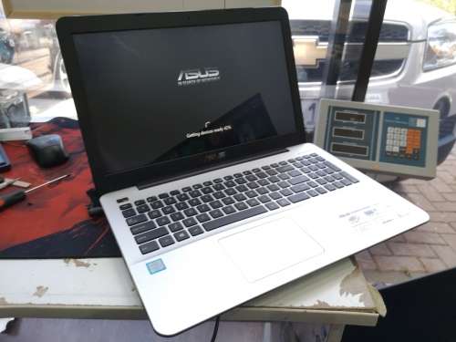 ***THE F SERIES***ASUS F555U*i7-6500u*1000GB*HD DISPLAY*6GB DDR4*SONICMASTER*6TH GEN i7