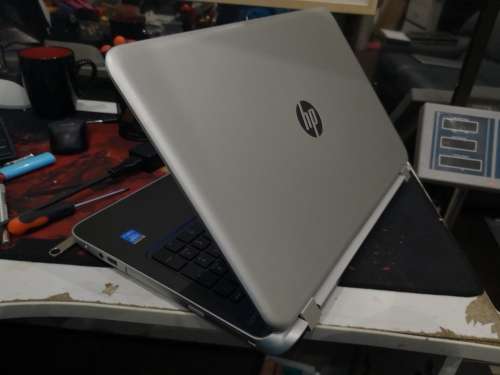 *Beautiful HP PAVILION 15*BEATS AUDIO*i3-4030U*4TH GEN*DVD WRITER*6GB RAM*1000GB HDD*HD DISPLAY*