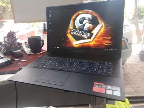 **Ultimate Gamer**GIGABYTE SABER 17*i7-7700HQ*GTX1050*17."FHD*16GB RAM*1000GB HDD*BACKLIT*QUAD CORE*