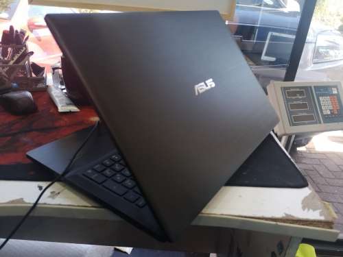 1ST BID TAKES!***ASUS Gaming Spec***ASUS PRO*i7-6500U*1000GB HDD*8GB RAM*DVD*NVIDIA 920M*