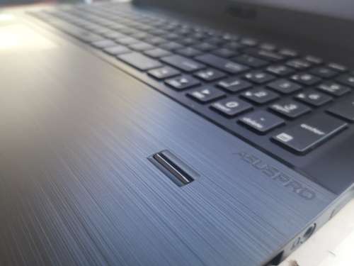 1ST BID TAKES!***ASUS Gaming Spec***ASUS PRO*i7-6500U*1000GB HDD*8GB RAM*DVD*NVIDIA 920M*