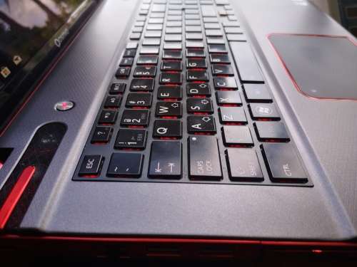 ULTIMATE 3D GAMER!**TOSHIBA QOSMIOX870 i7*3D*FULL HD*BLURAY*512GB&1000GB HDD*16GB RAM*NVIDIA GTX