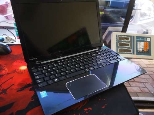 **TOSHIBA SATELLITE L50*i7-4700MQ*QUAD CORE*750GB HDD*8GB RAM*DVD*
