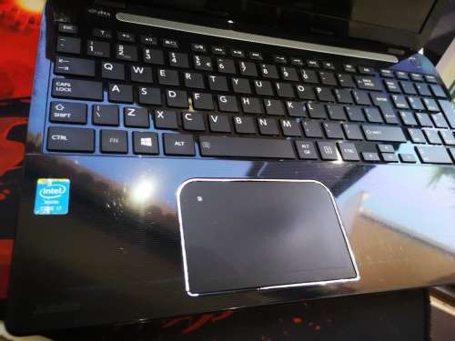 **TOSHIBA SATELLITE L50*i7-4700MQ*QUAD CORE*750GB HDD*8GB RAM*DVD*