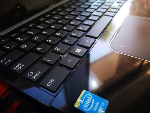 **TOSHIBA SATELLITE L50*i7-4700MQ*QUAD CORE*750GB HDD*8GB RAM*DVD*