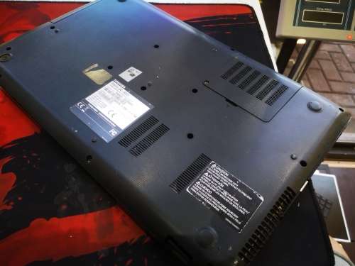 **TOSHIBA SATELLITE L50*i7-4700MQ*QUAD CORE*750GB HDD*8GB RAM*DVD*