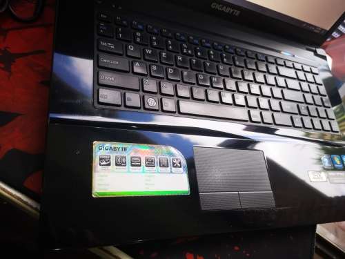 GIGABYTE GAMER!*17.3" BEAST*GIGABYTE Q1742**NVIDIA GT640M*8GB RAM*240GB SD*SOUND BLASTER*