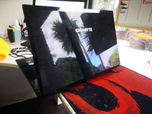 GIGABYTE GAMER!*17.3" BEAST*GIGABYTE Q1742**NVIDIA GT640M*8GB RAM*240GB SD*SOUND BLASTER*